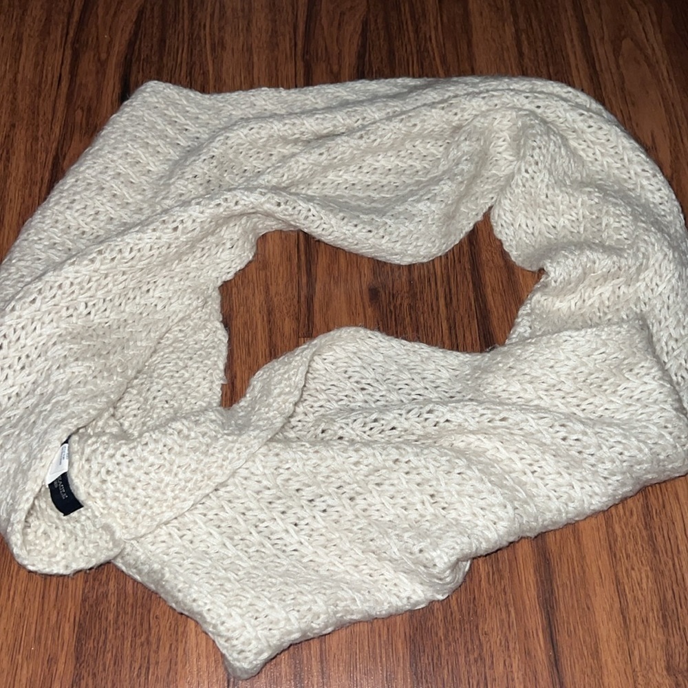 NWOT American eagle knit scarf
